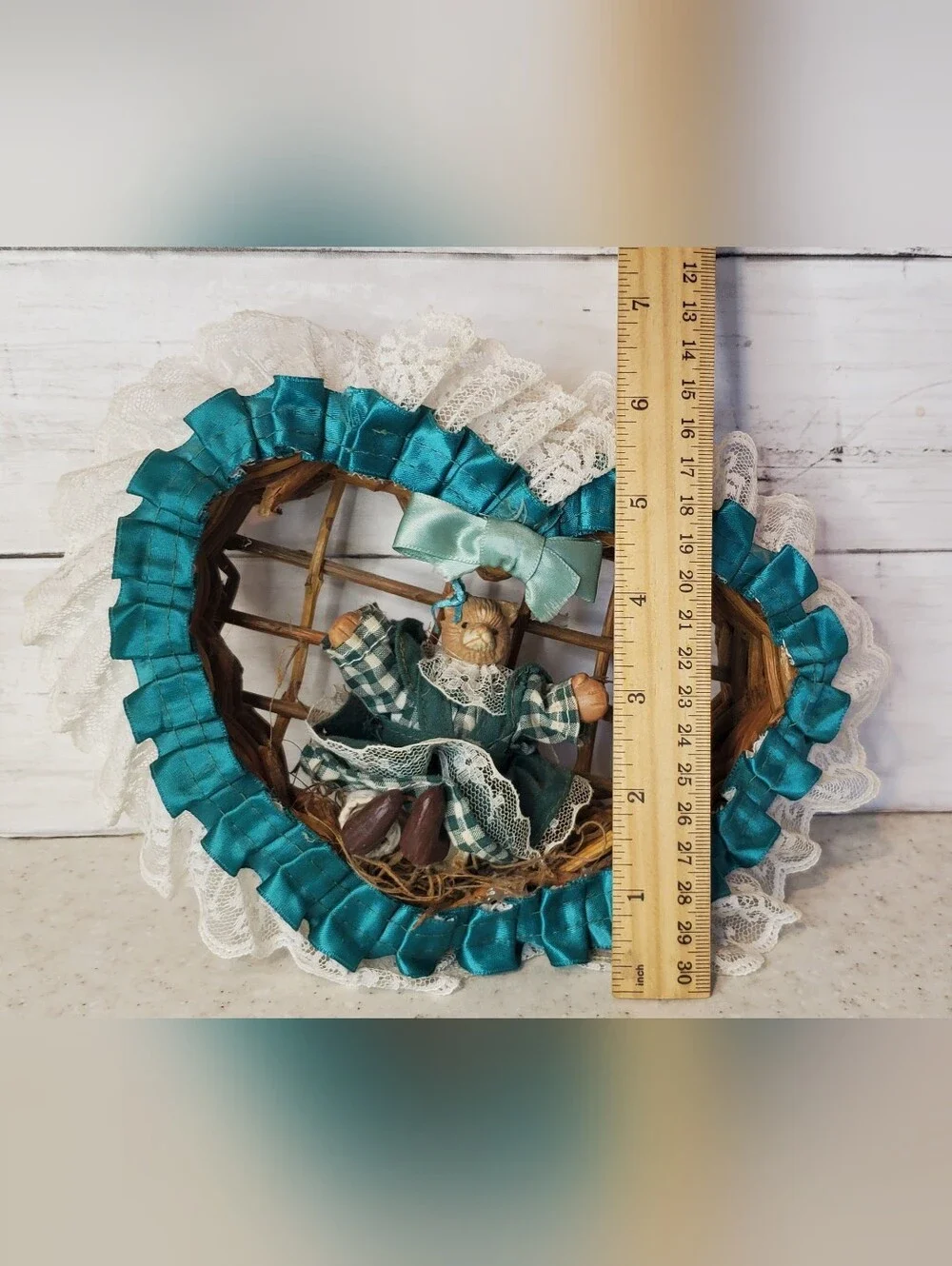 Vintage Heart Wicker Wall Basket Cat Figurine Lace Ribbon Cottagecore Grandmacor